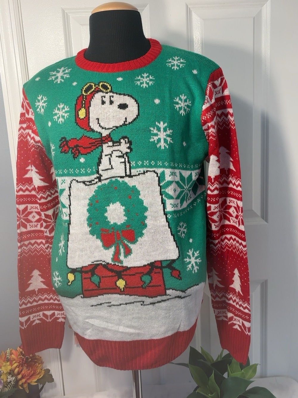 Men’s Peanuts Snoopy Christmas Holiday Sweater Green Red Size Medium - Picture 2 of 7
